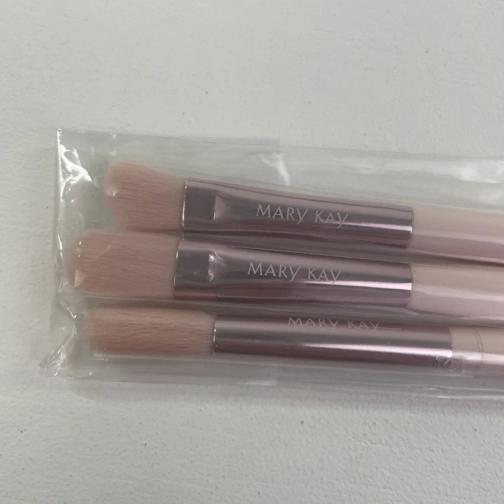 Mary Kay 4pc Eye Brush Set ~ 1. Eye Color, 1. Eye Crease, 1. Eye Blender, 1. Bag